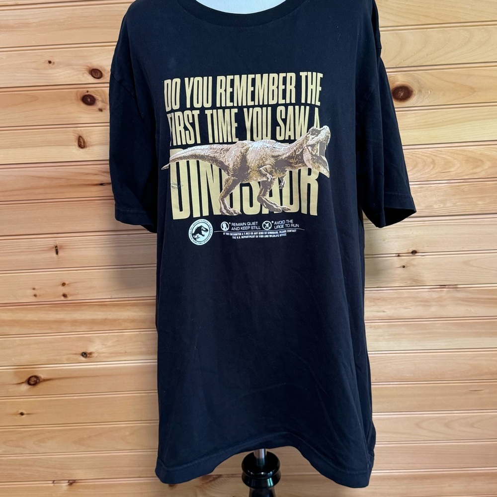 Jurassic World “Do you remember when you first saw a dinosaur?” men’s Size XL
